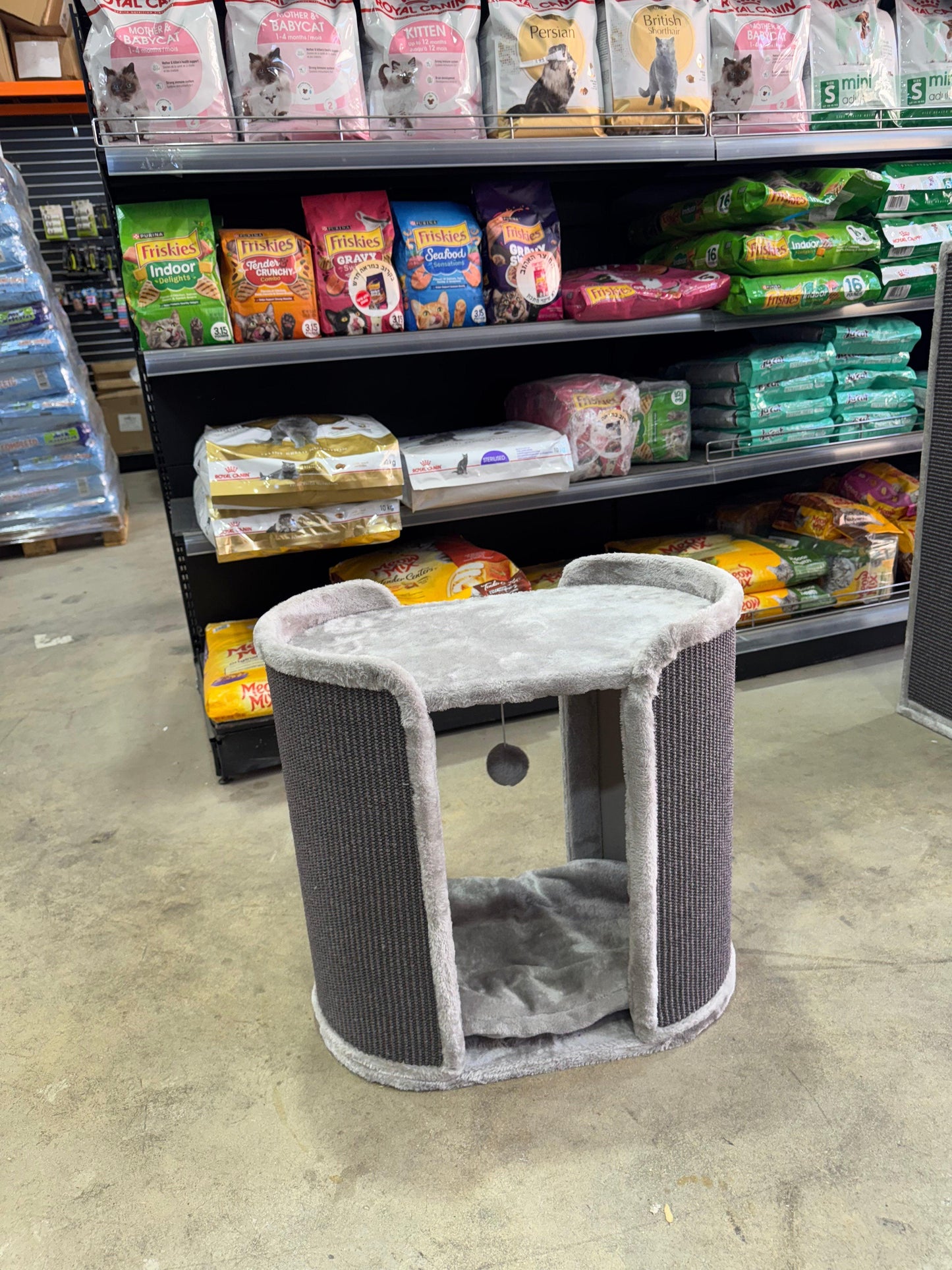 Hoofie — уютное кошачье дерево с зоной отдыха и поверхностью для царапания