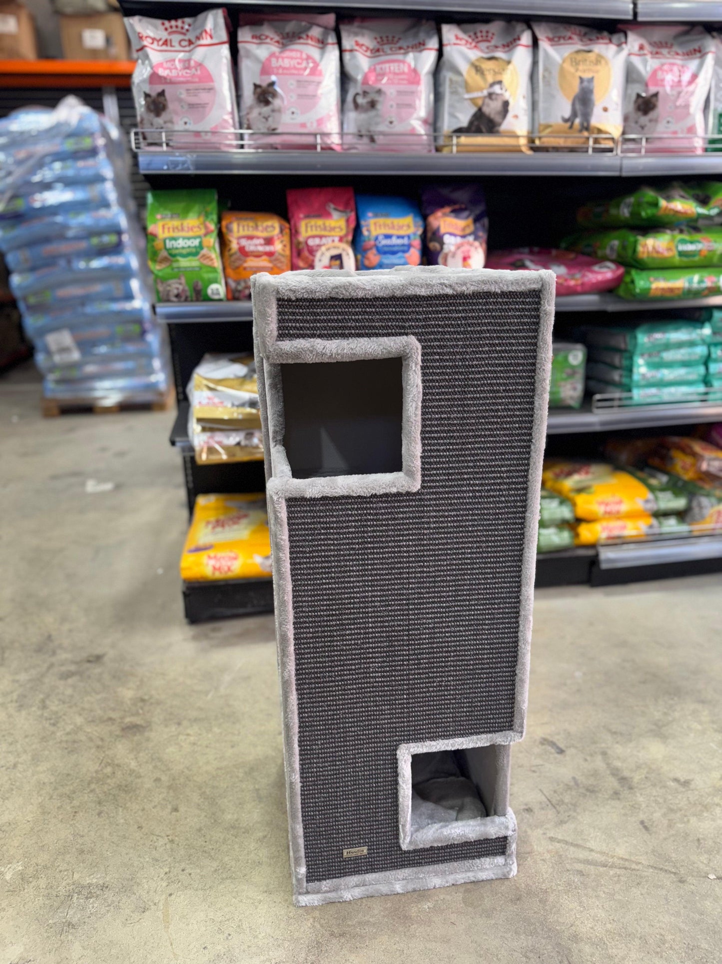 Hoofie - מגרדת לחתולים מתקן גירוד עם מחילות רב-קומתיות