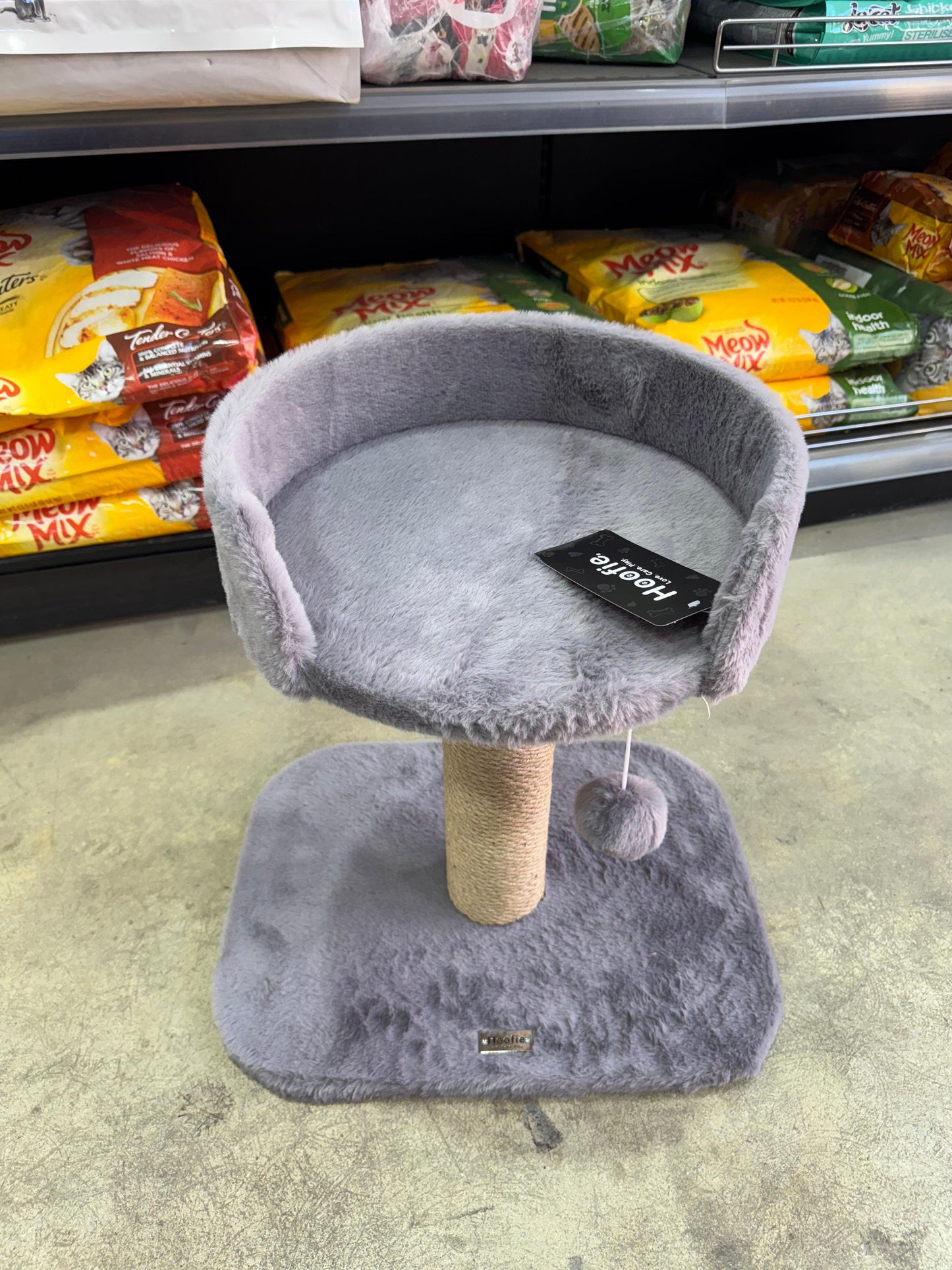 Hoofie - когтеточка с приподнятой лежанкой и игрушкой