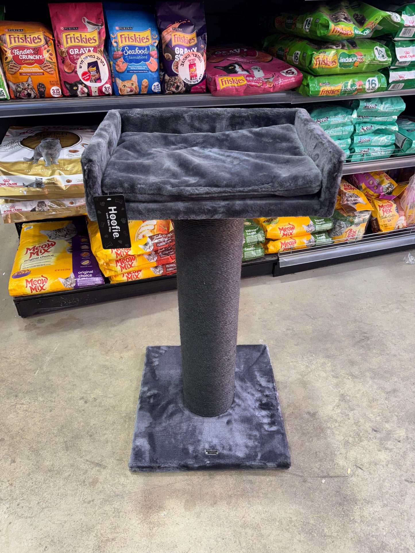 Hoofie - מתקן גירוד ומנוחה לחתולים עם מיטה מוגבהת