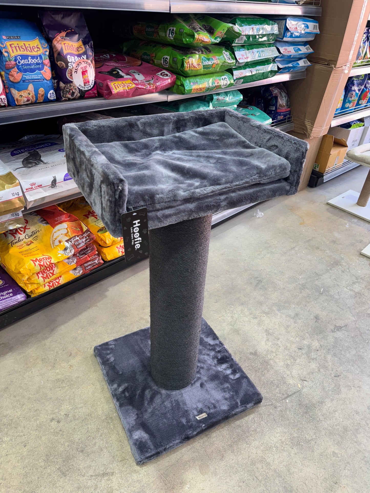 Hoofie - מתקן גירוד ומנוחה לחתולים עם מיטה מוגבהת