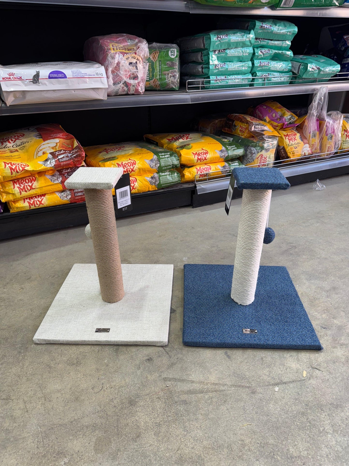 Hoofie - מתקן גירוד לחתולים בסיס יציב עם כדור משחק